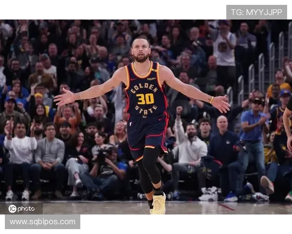 库里再展神勇远投绝技震撼全场证明自己依旧无敌